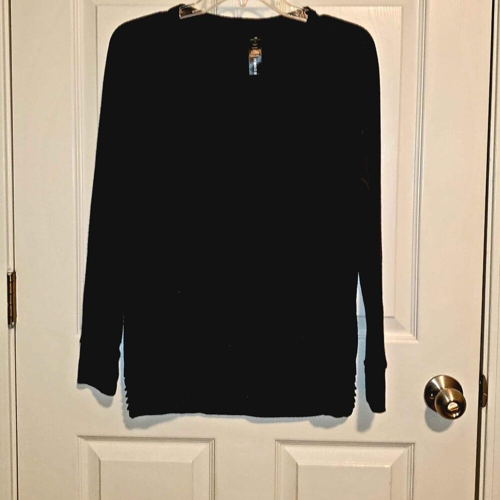 Yogalicious Sweater Sweatshirt Top. Women Small. Black With Criss Criss Bottom